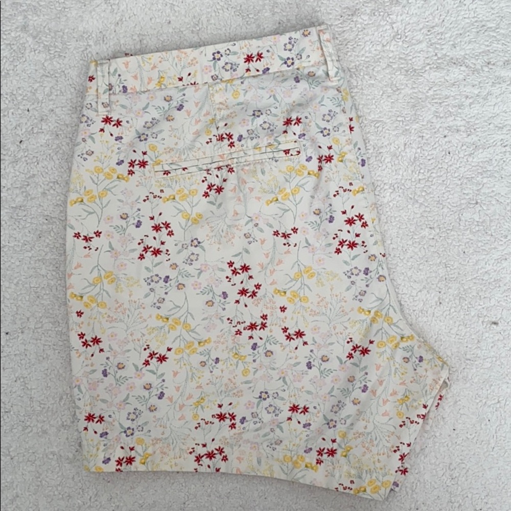 Old Navy Everyday Short - Picture 4 of 5